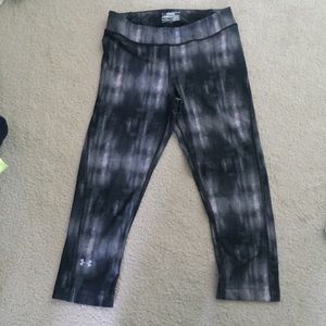 Patterned crop leggings